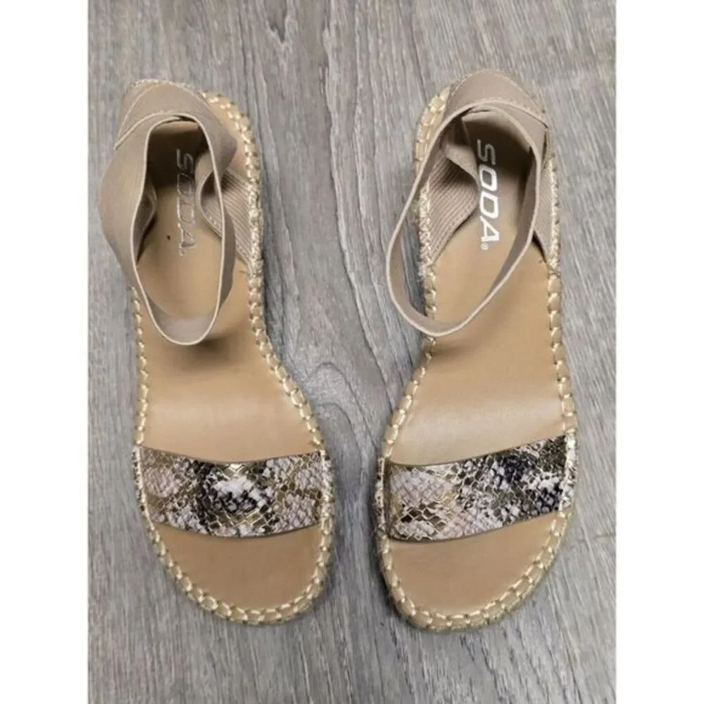 Soda ‎ Women's Snakeskin Print Wedge Shoes Size 7.5